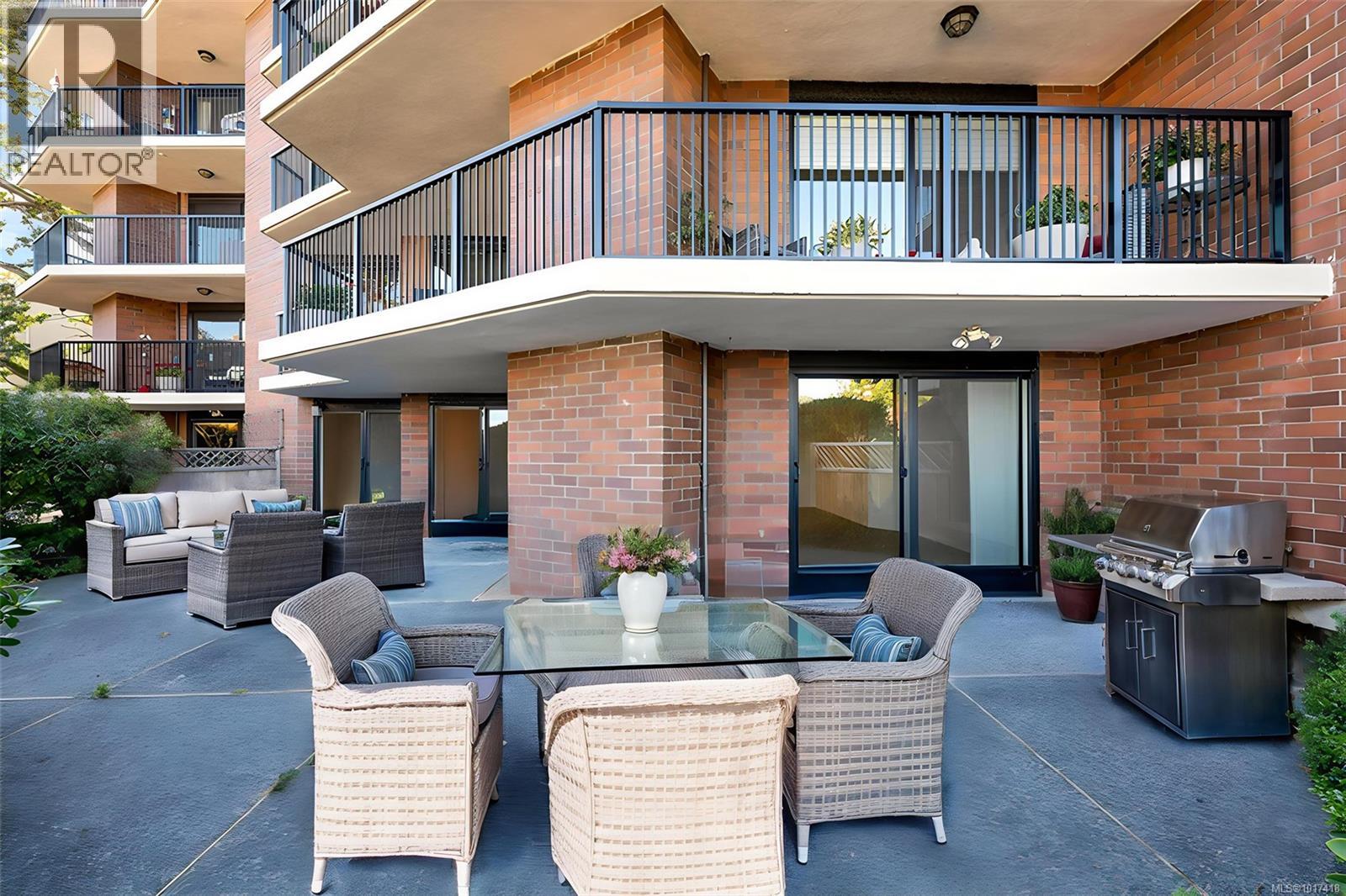 103 1375 Newport Avenue, Oak Bay