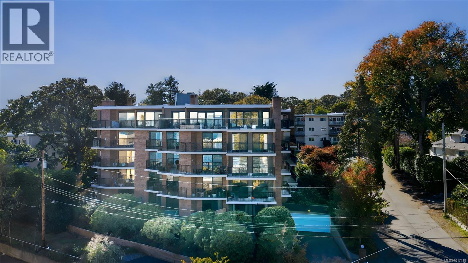 103 1375 Newport Avenue, Oak Bay