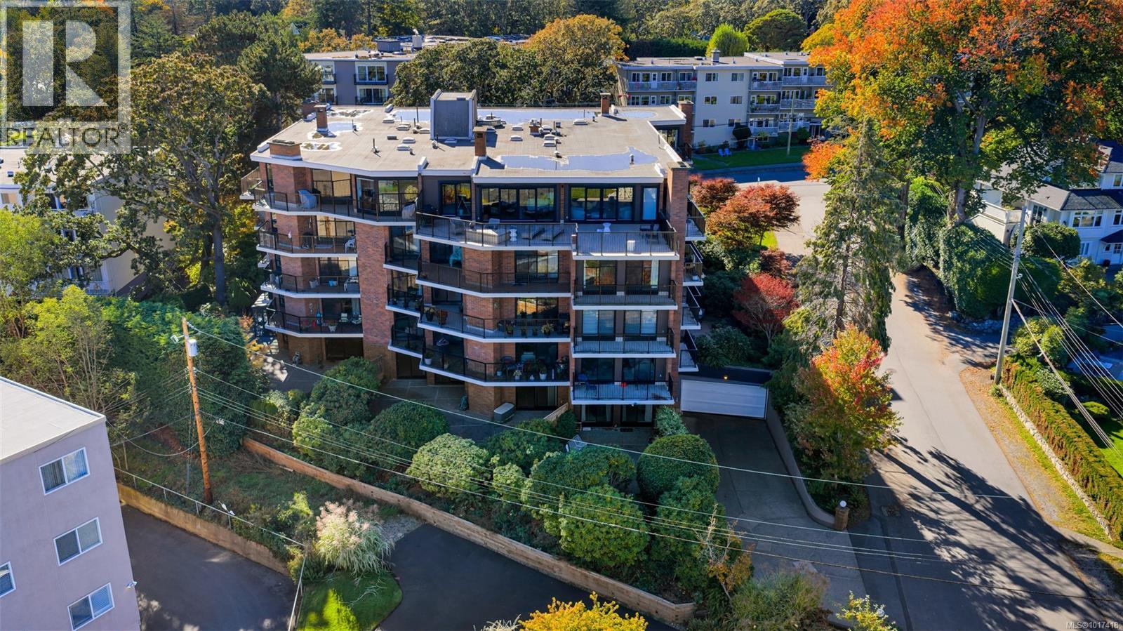 103 1375 Newport Avenue, Oak Bay