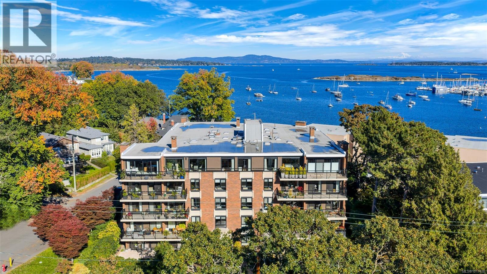 103 1375 Newport Avenue, Oak Bay