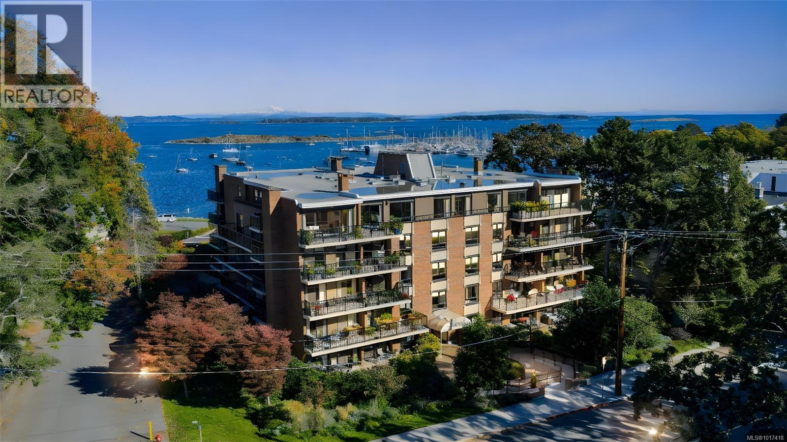 103 1375 Newport Avenue, Oak Bay