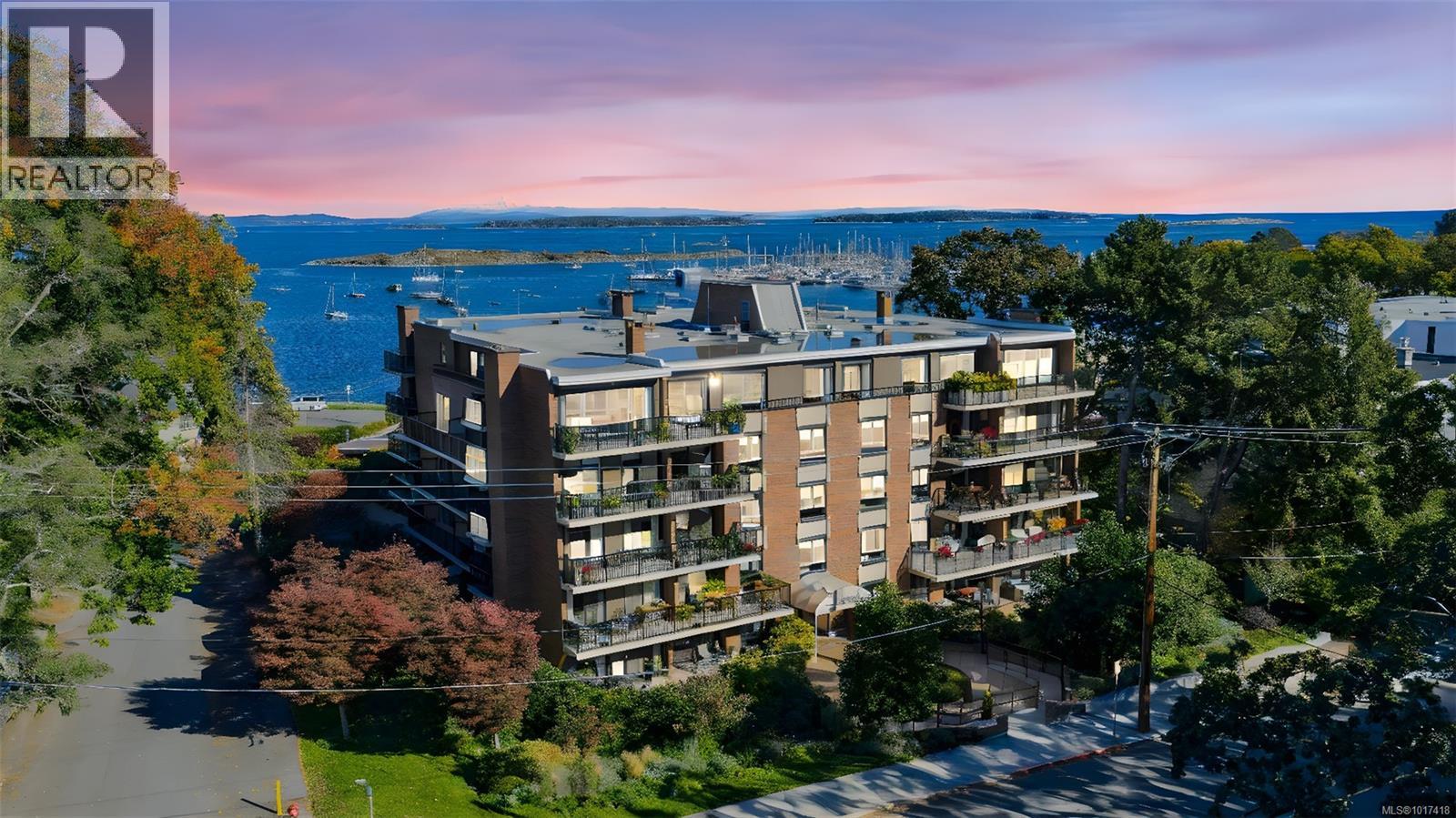 103 1375 Newport Avenue, Oak Bay