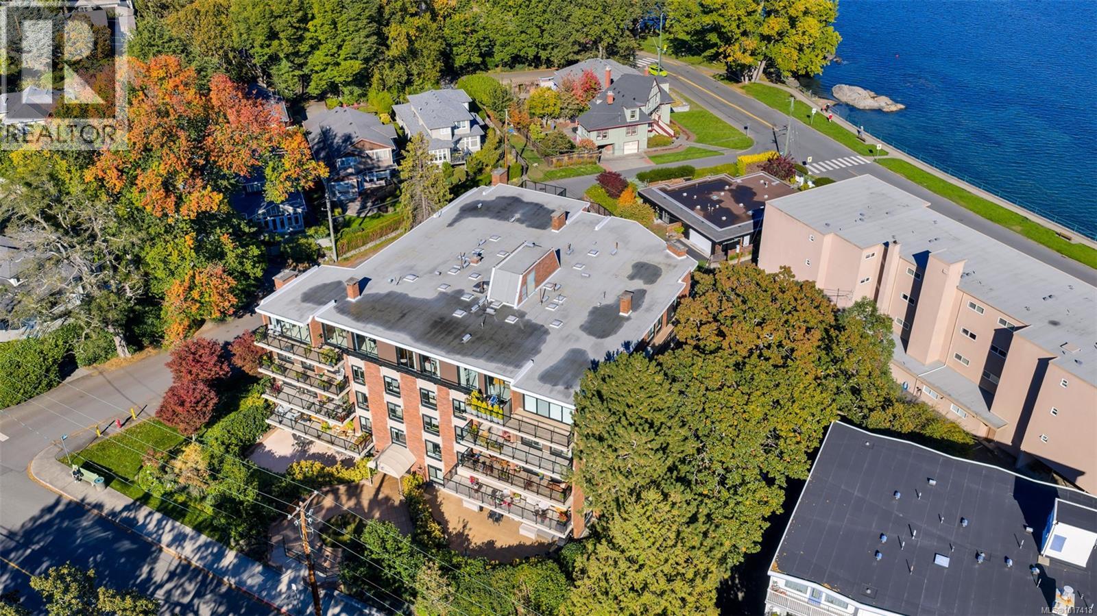 103 1375 Newport Avenue, Oak Bay