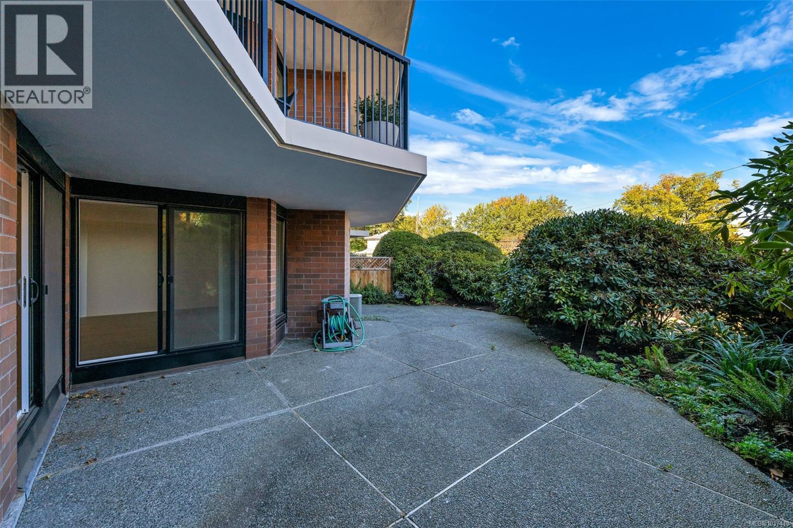 103 1375 Newport Avenue, Oak Bay