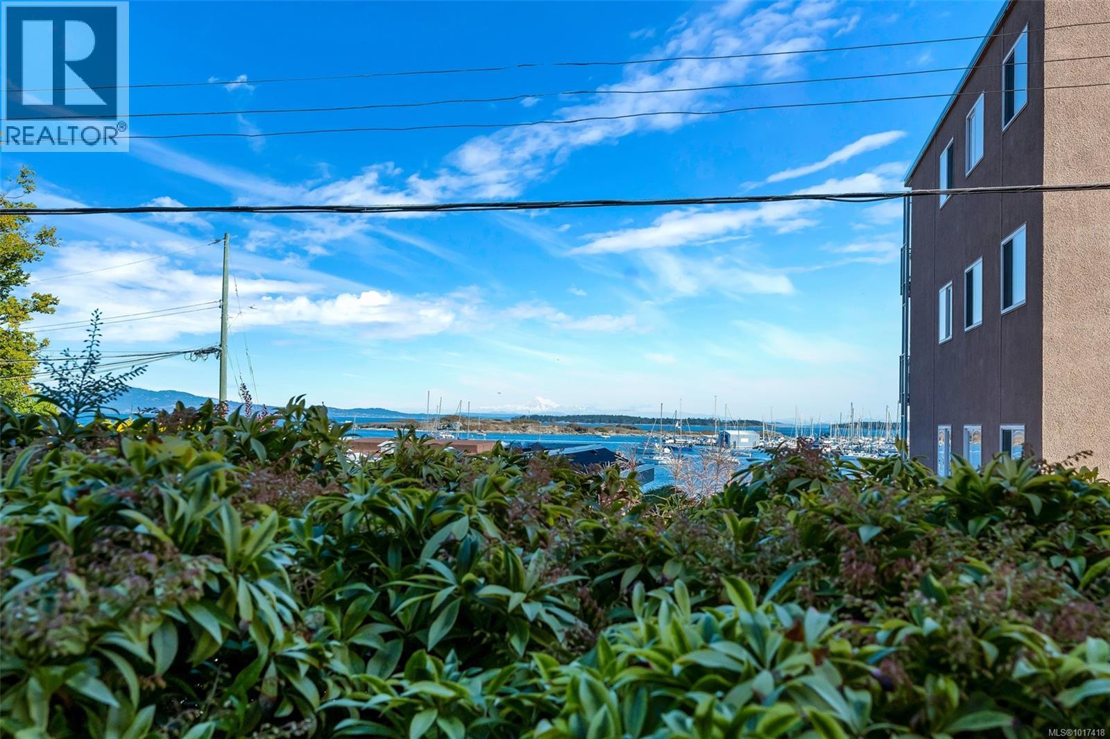103 1375 Newport Avenue, Oak Bay