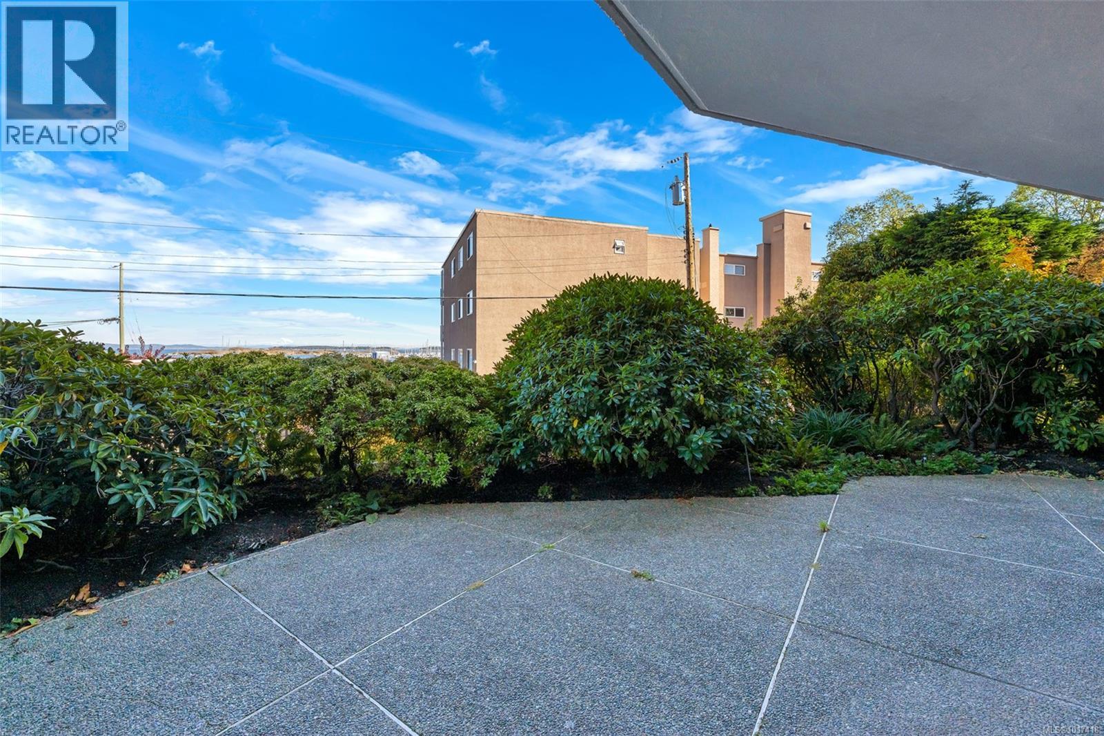 103 1375 Newport Avenue, Oak Bay