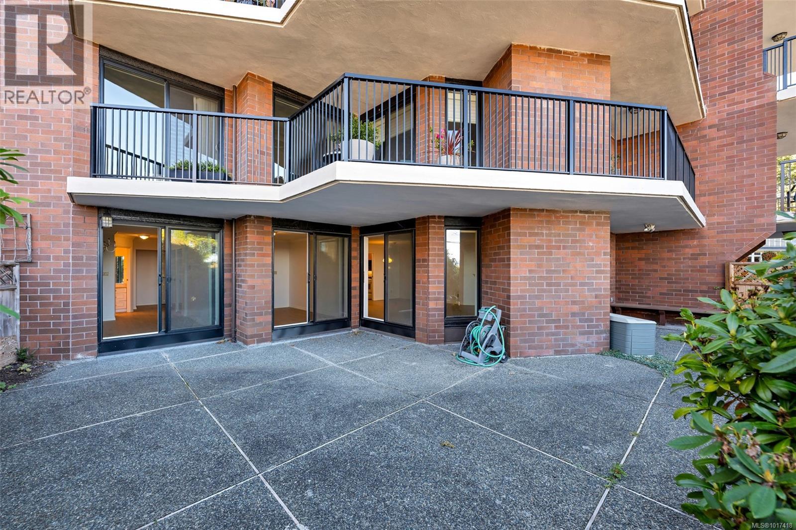 103 1375 Newport Avenue, Oak Bay