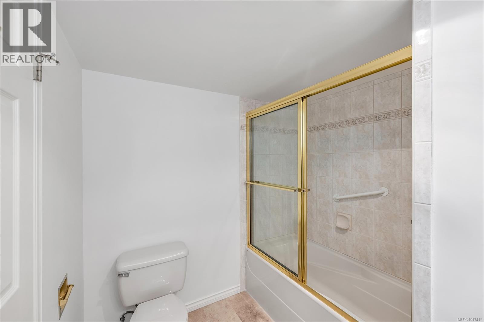 103 1375 Newport Avenue, Oak Bay