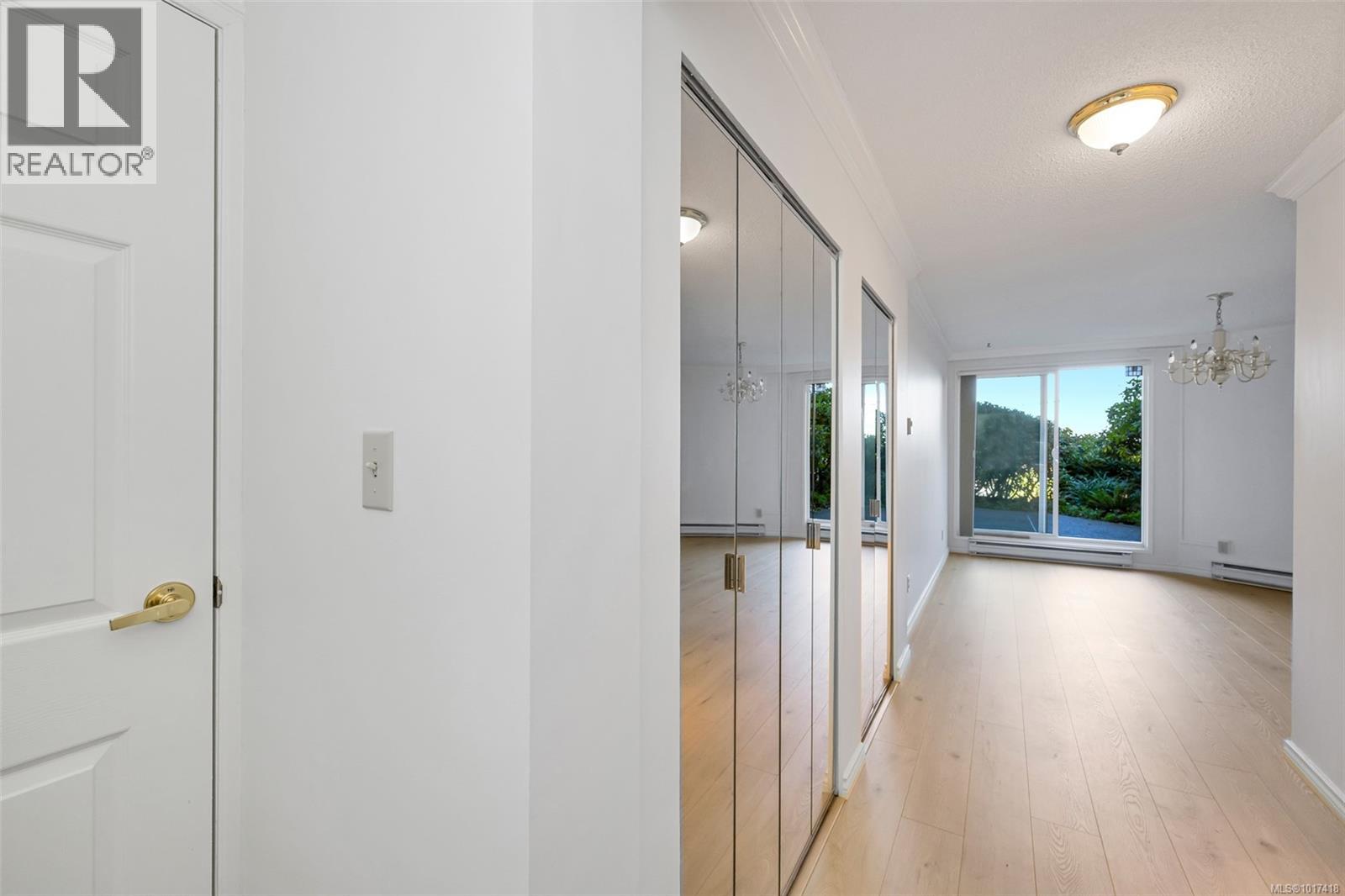103 1375 Newport Avenue, Oak Bay