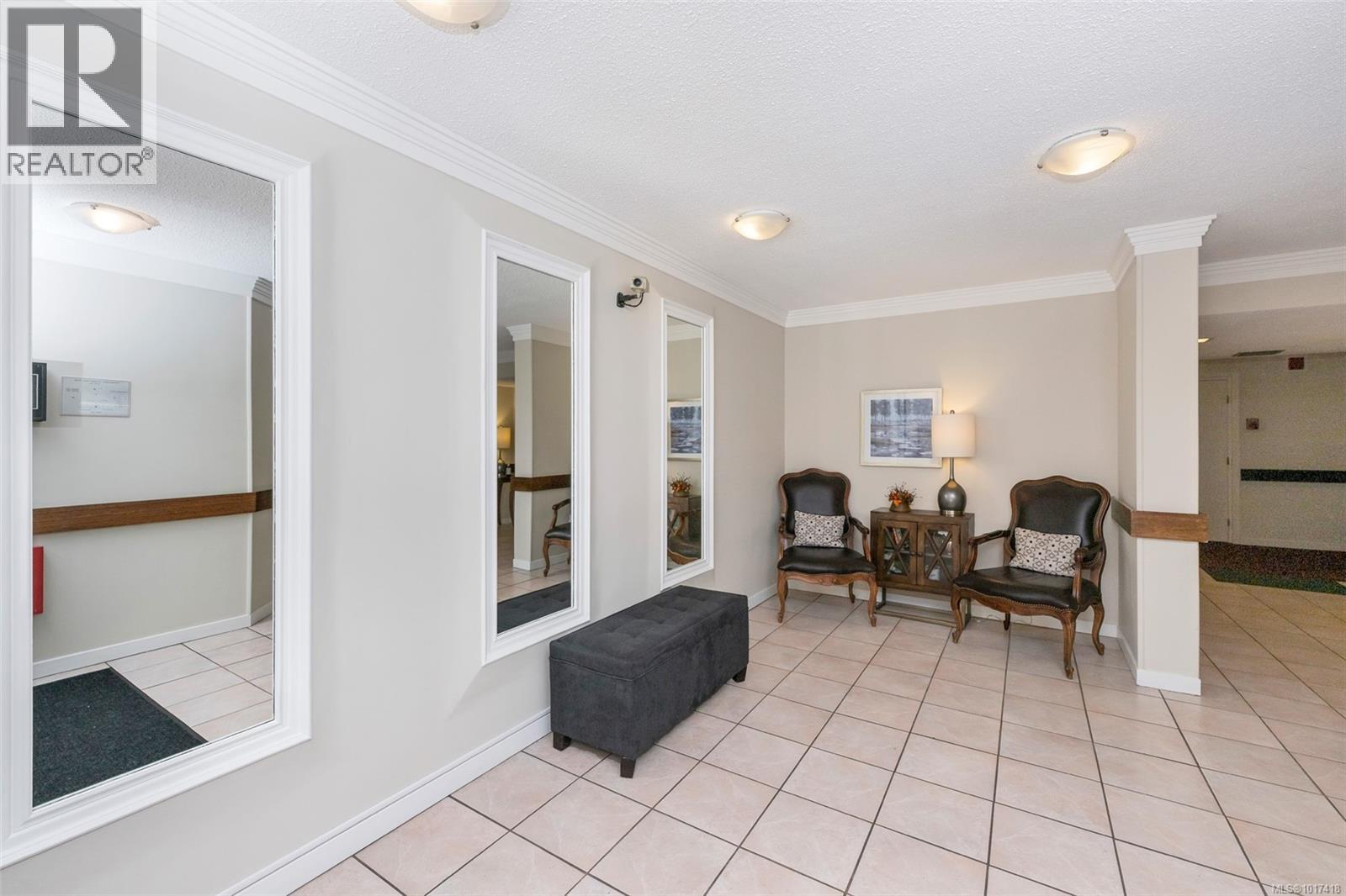 103 1375 Newport Avenue, Oak Bay