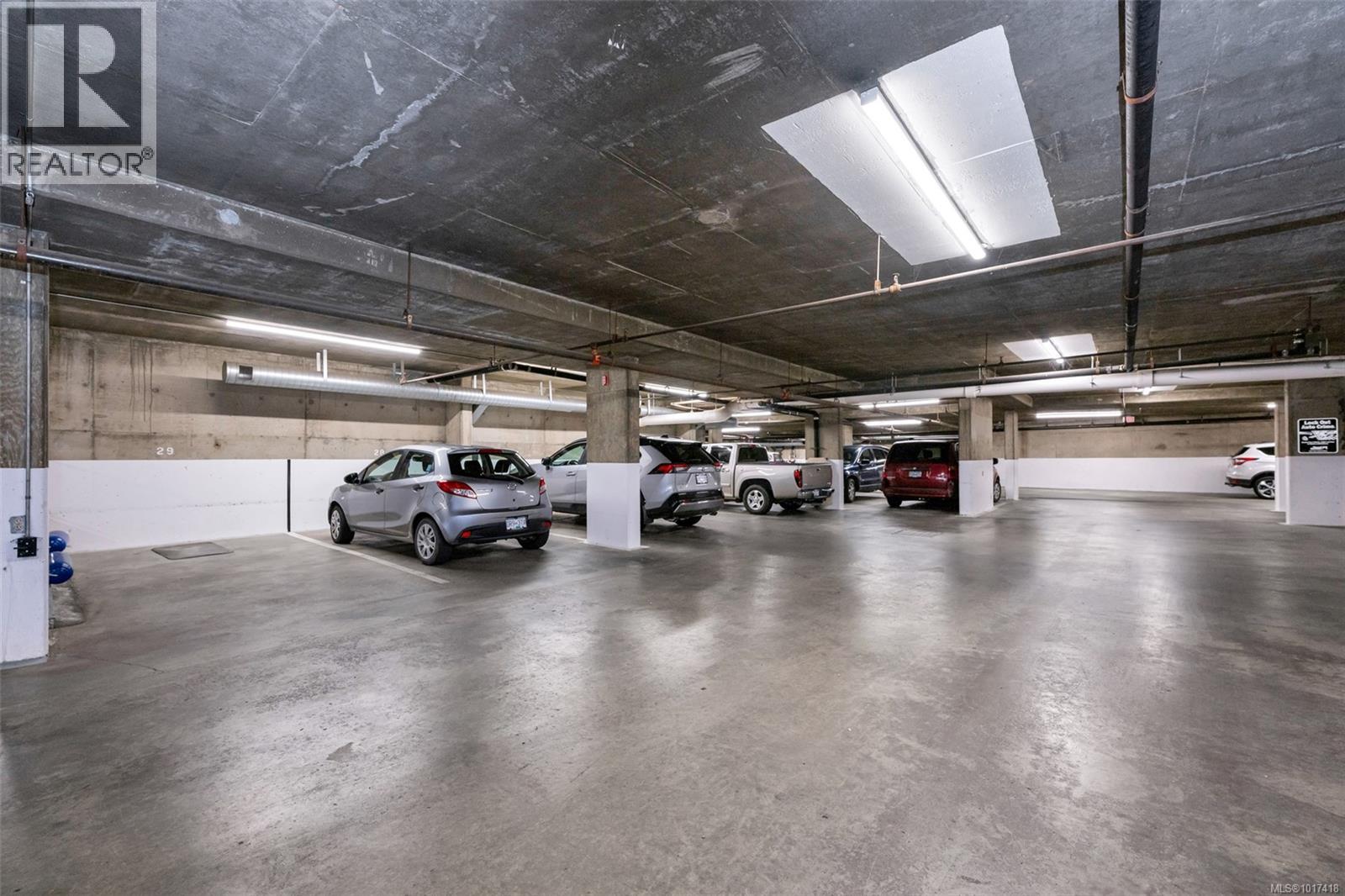 103 1375 Newport Avenue, Oak Bay