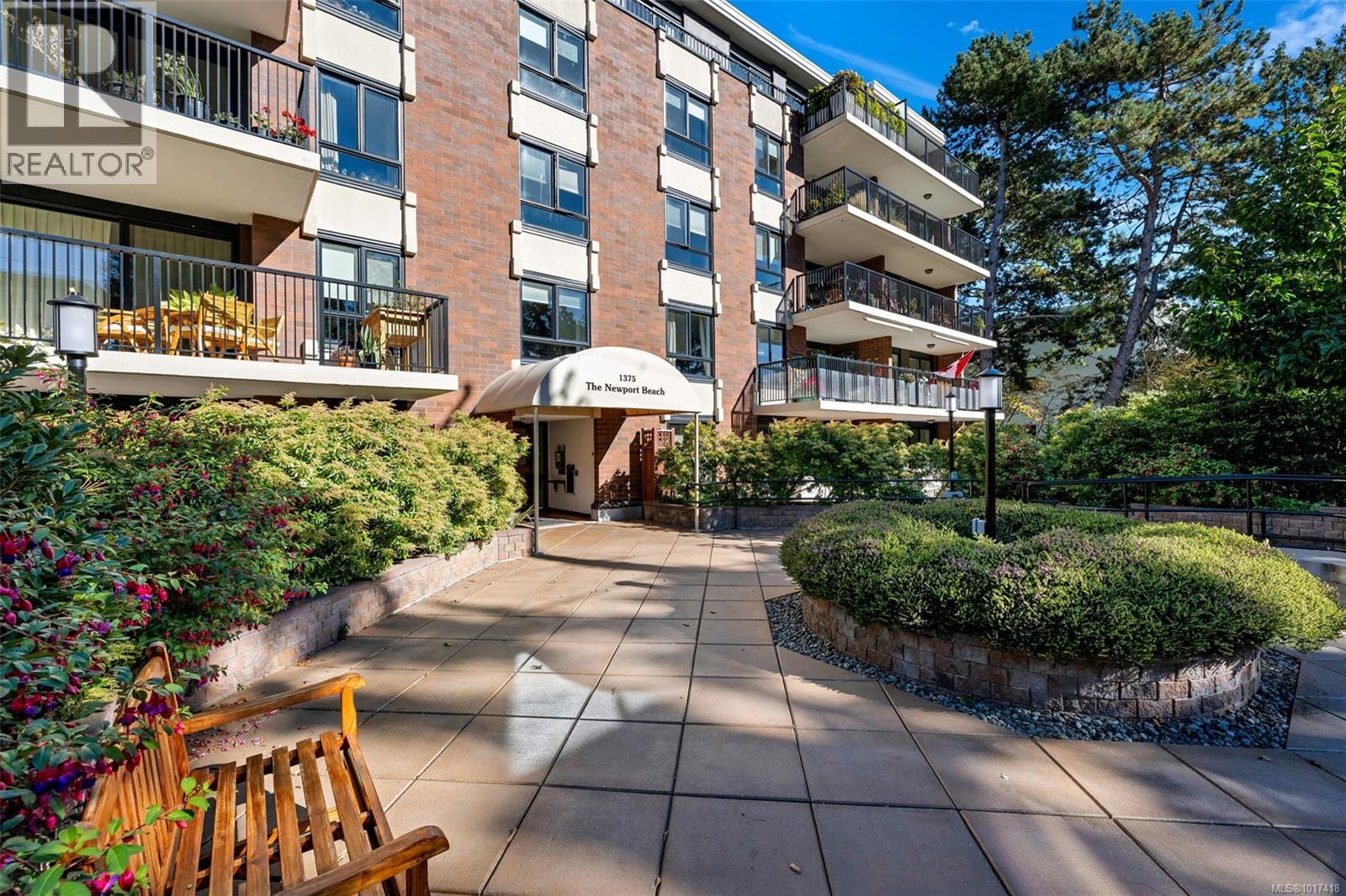 103 1375 Newport Avenue, Oak Bay