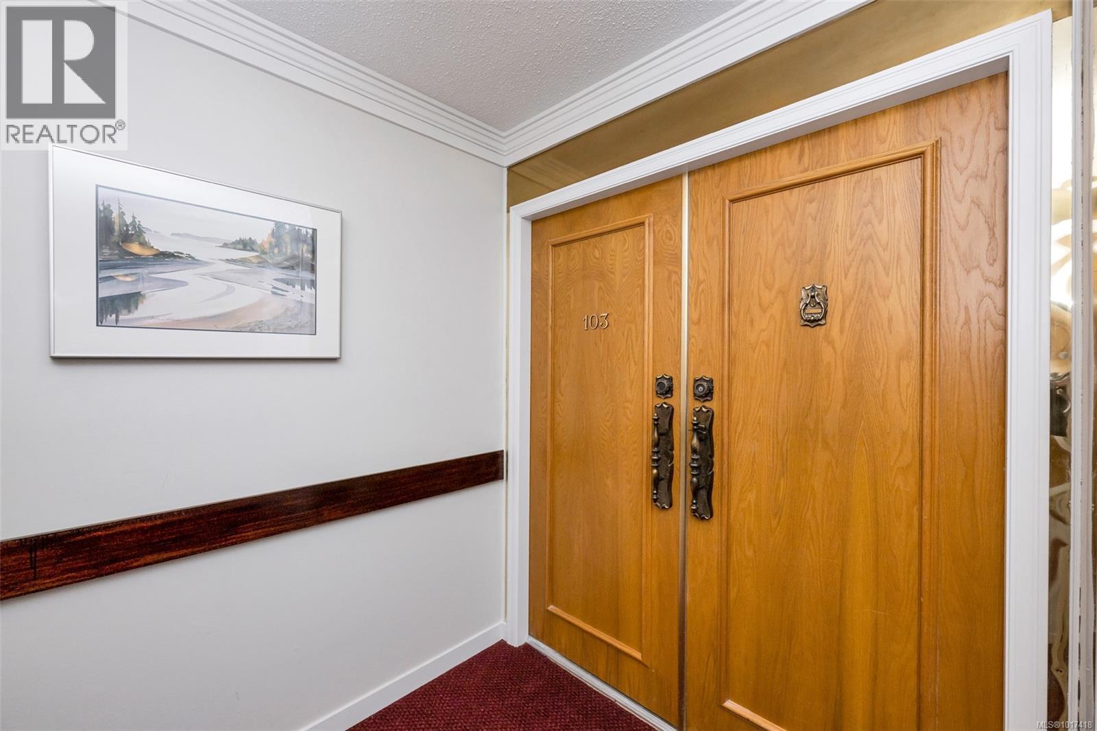 103 1375 Newport Avenue, Oak Bay