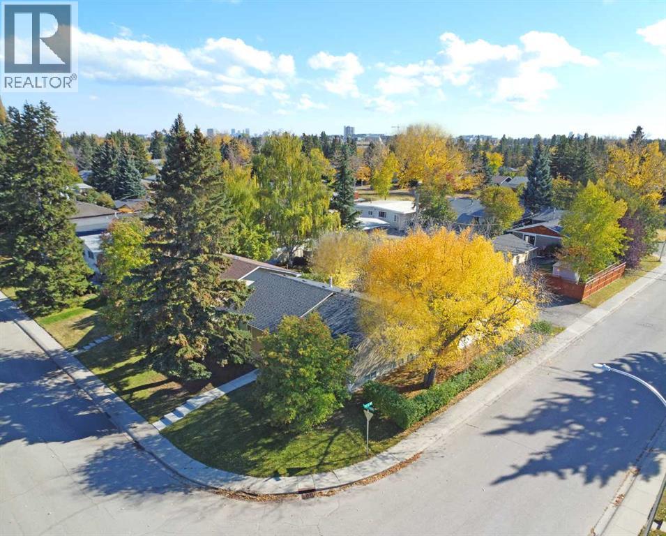 Single Family House Bungalow for Sale in  Valiant Drive NW Varsity Calgary 