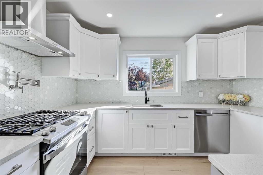 Single Family House Bungalow for Sale in  Valiant Drive NW Varsity Calgary 