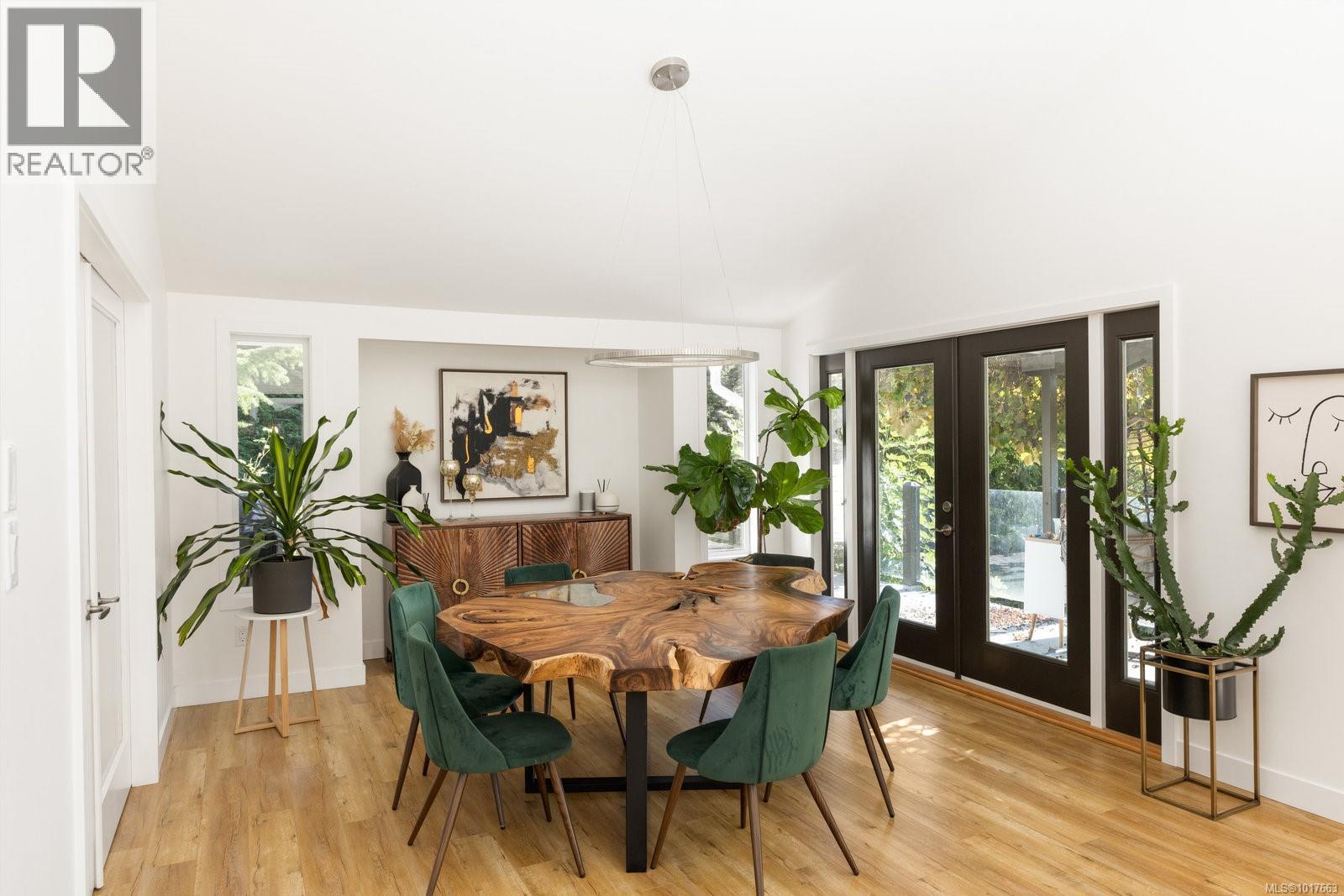  11321 Chalet Road, North Saanich