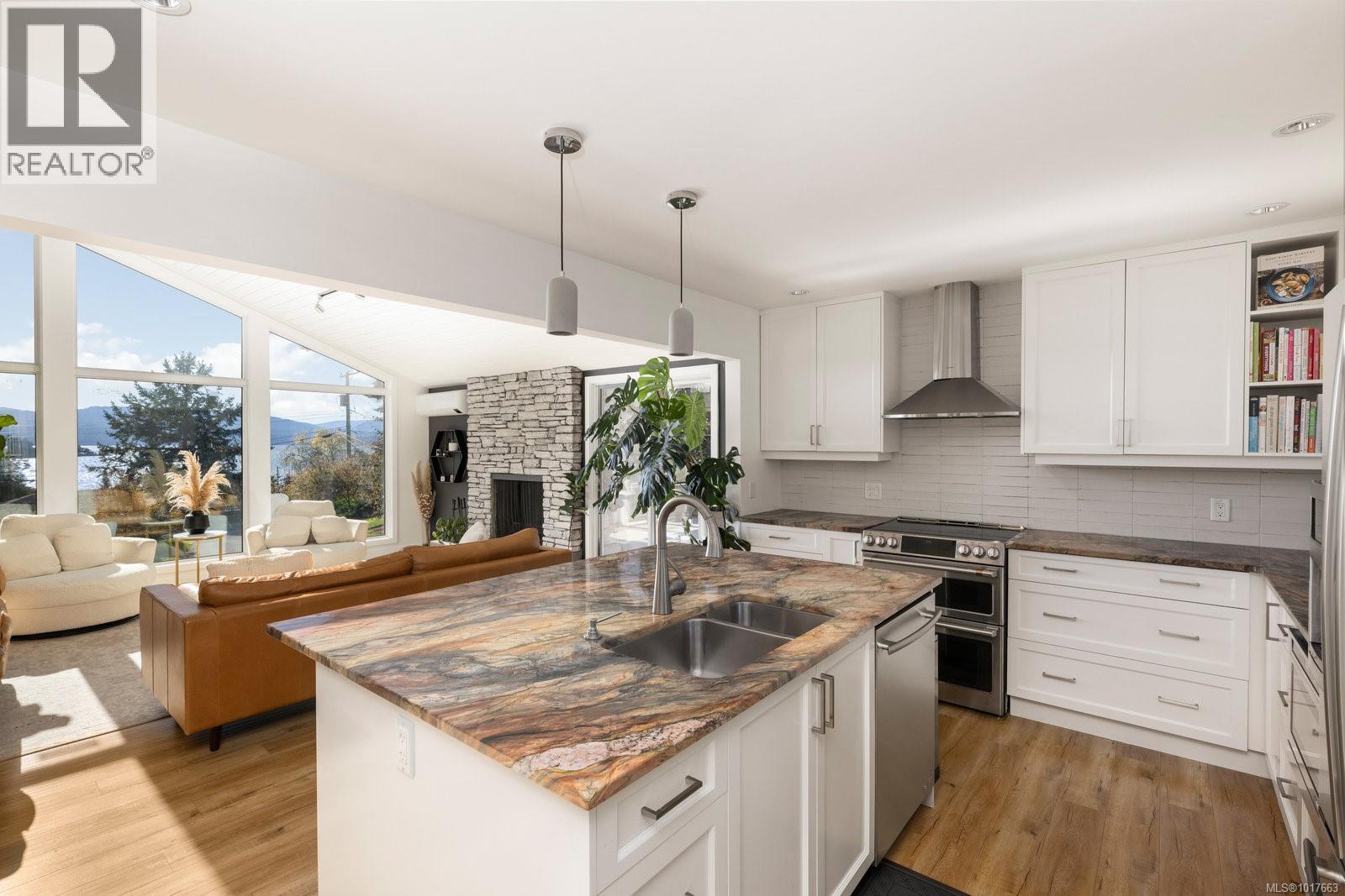  11321 Chalet Road, North Saanich