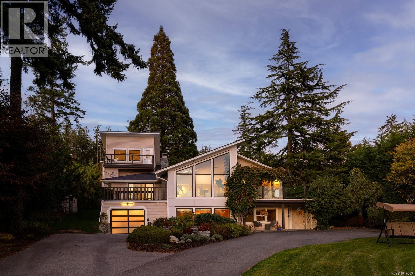  11321 Chalet Road, North Saanich