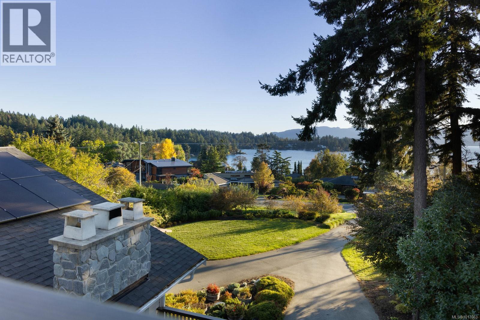  11321 Chalet Road, North Saanich