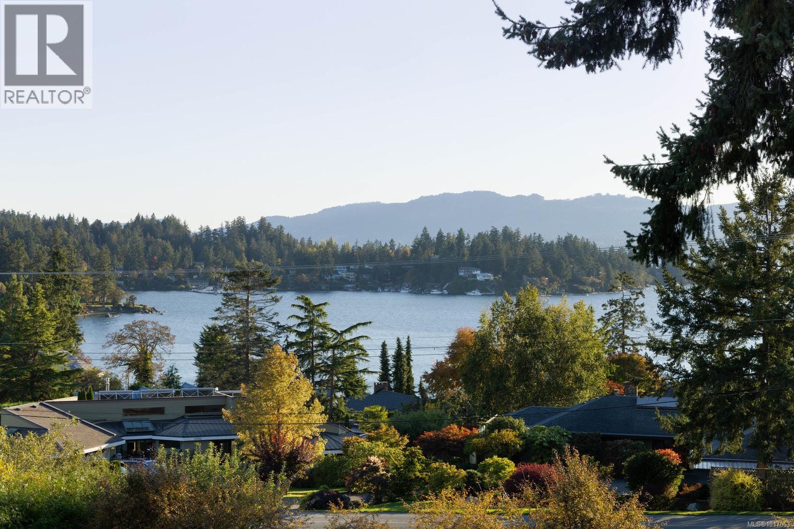  11321 Chalet Road, North Saanich