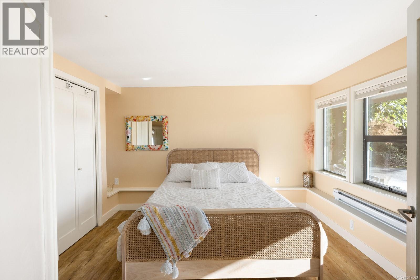  11321 Chalet Road, North Saanich
