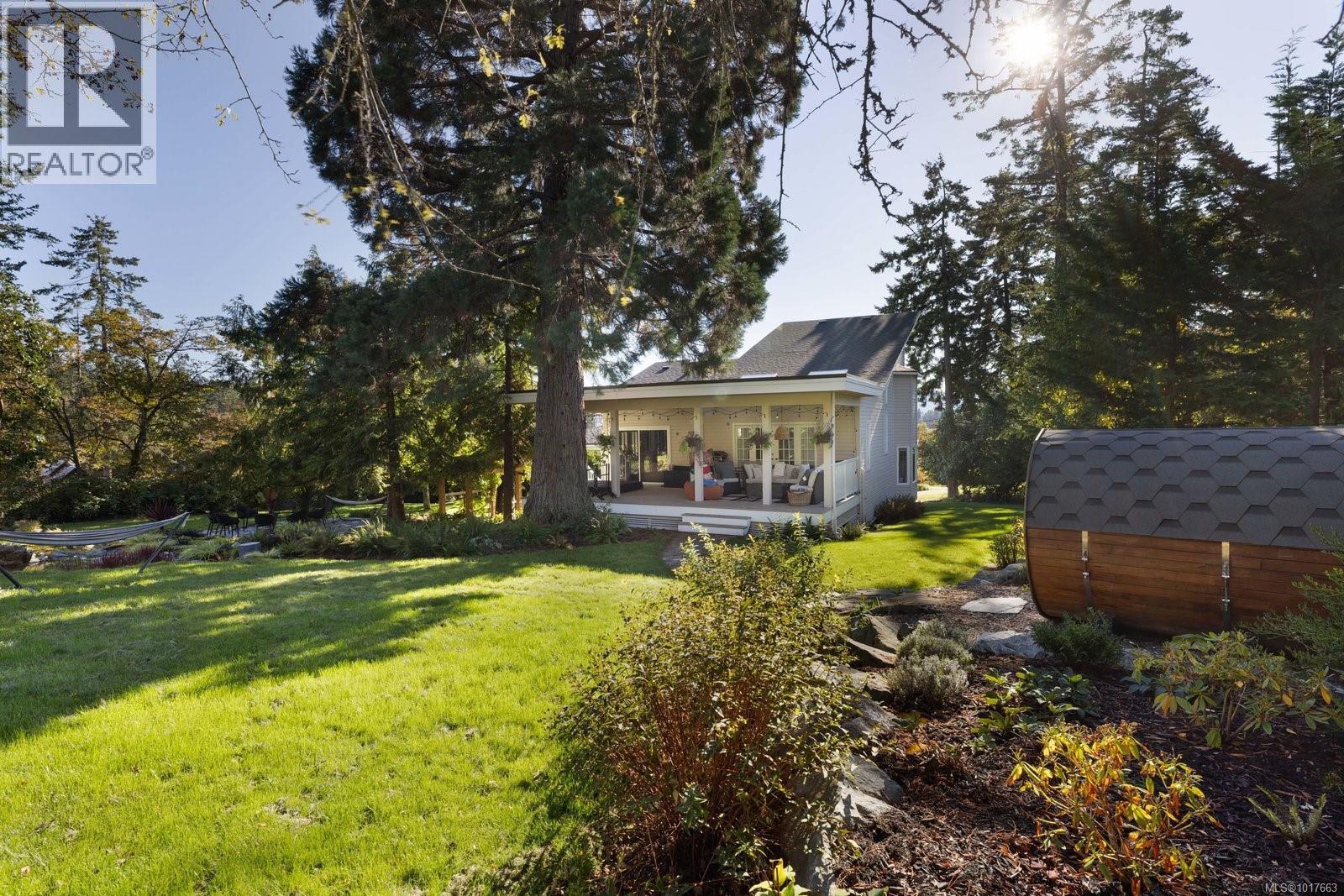  11321 Chalet Road, North Saanich