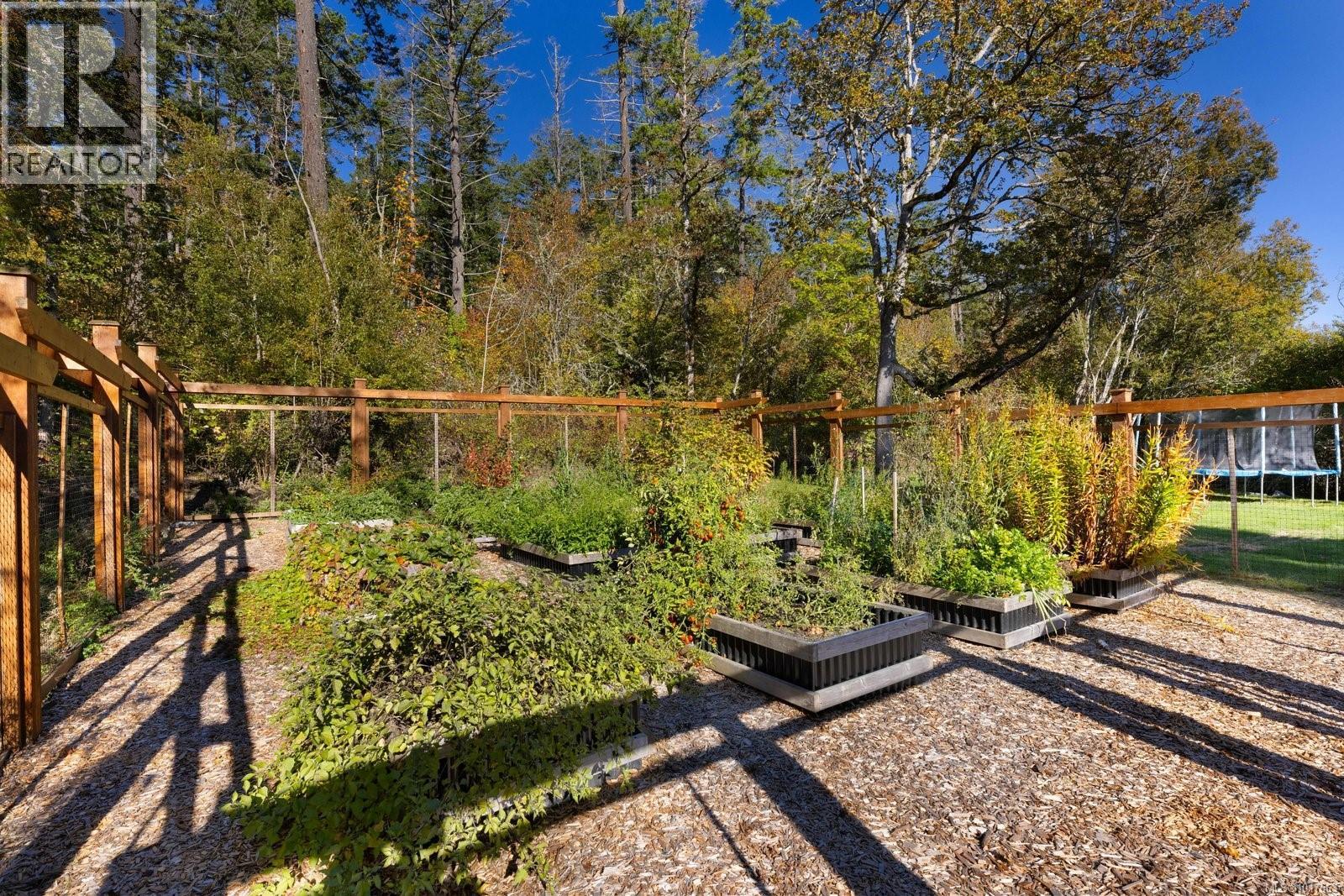  11321 Chalet Road, North Saanich