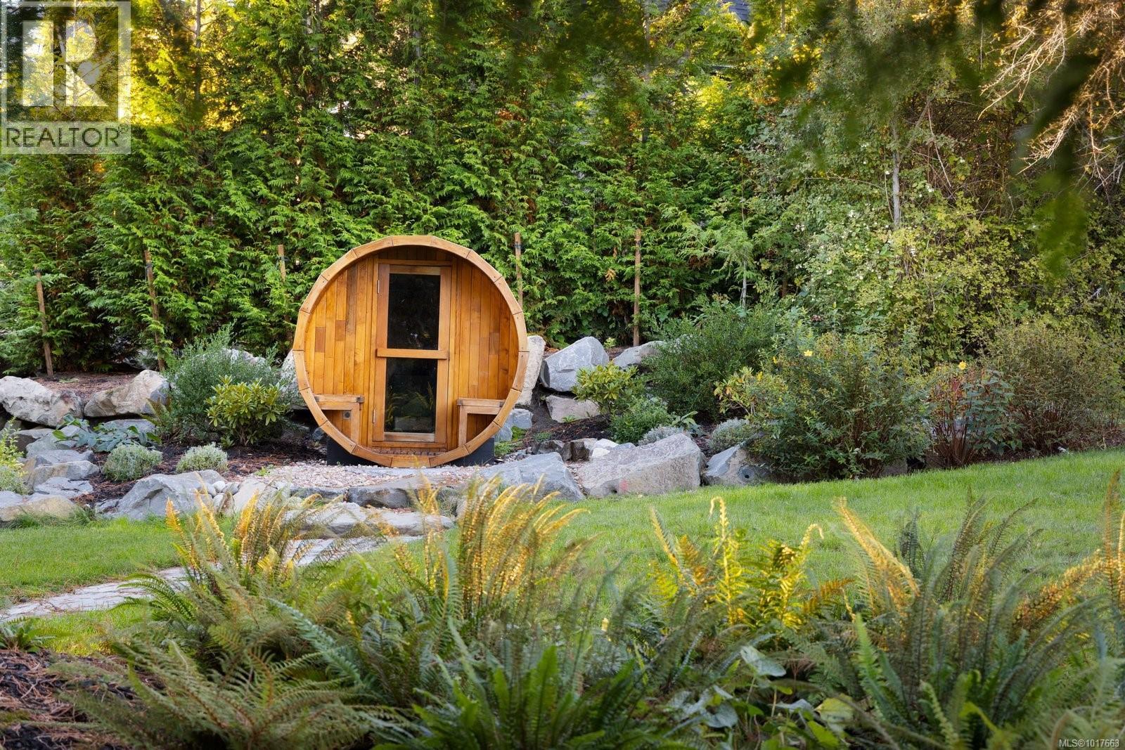  11321 Chalet Road, North Saanich