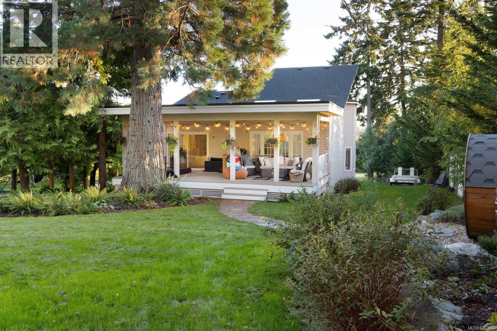 11321 Chalet Road, North Saanich