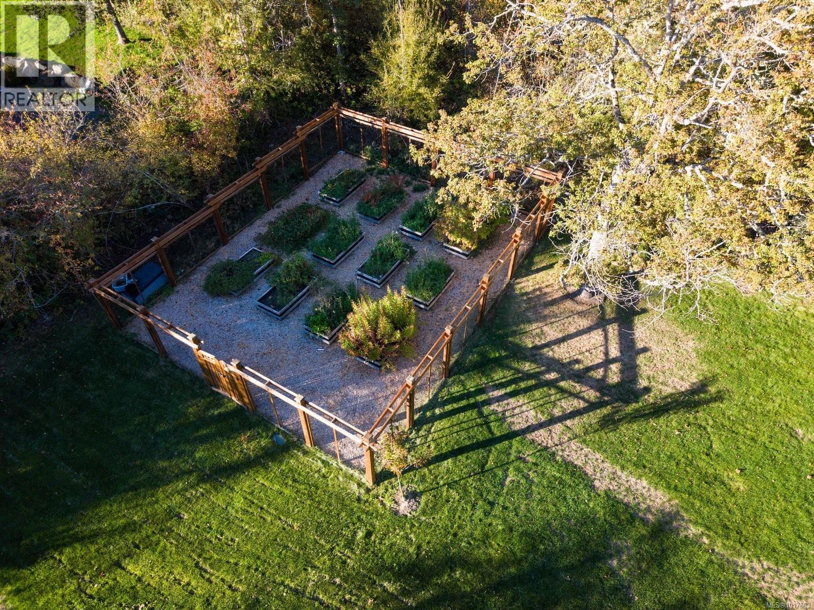  11321 Chalet Road, North Saanich
