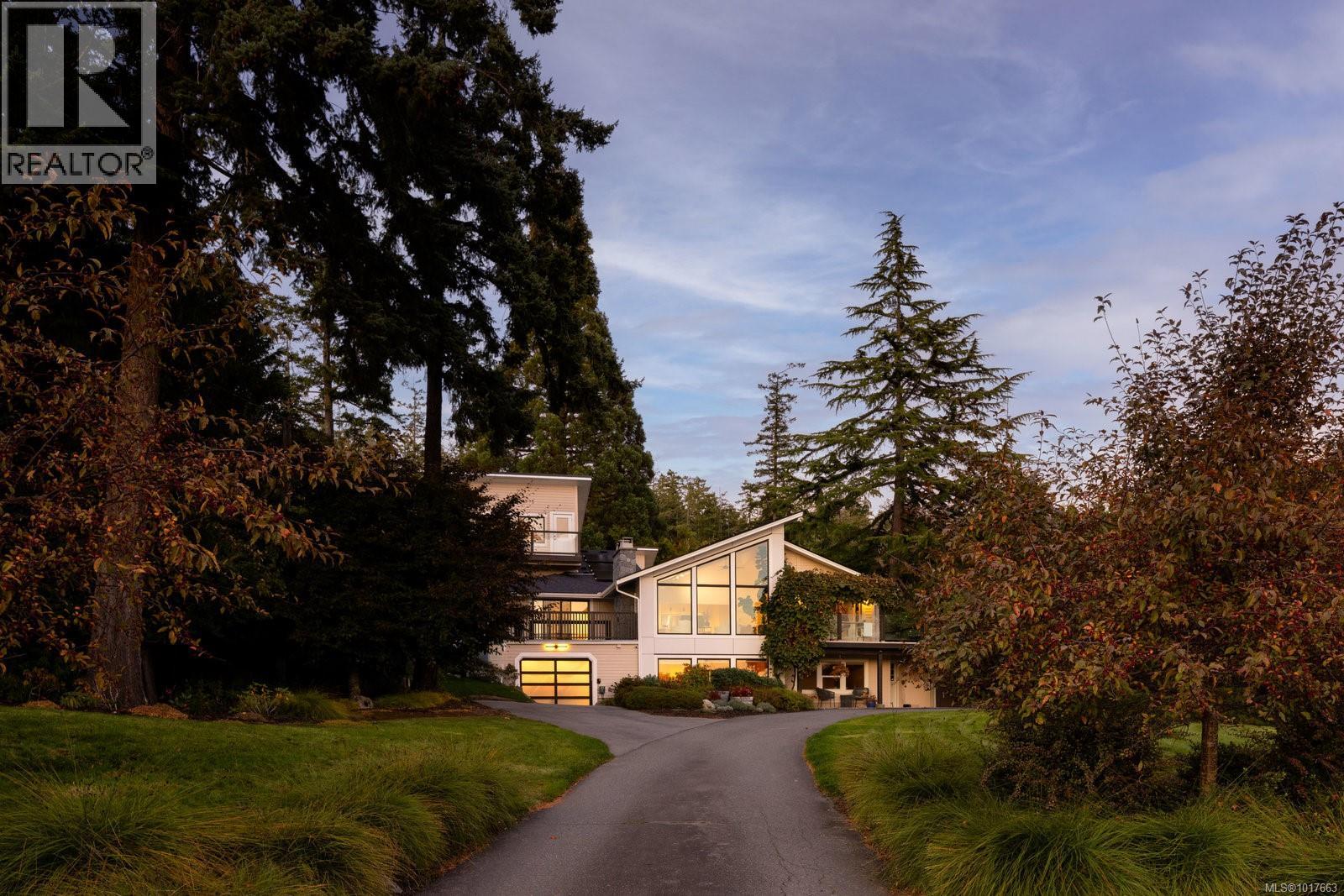  11321 Chalet Road, North Saanich