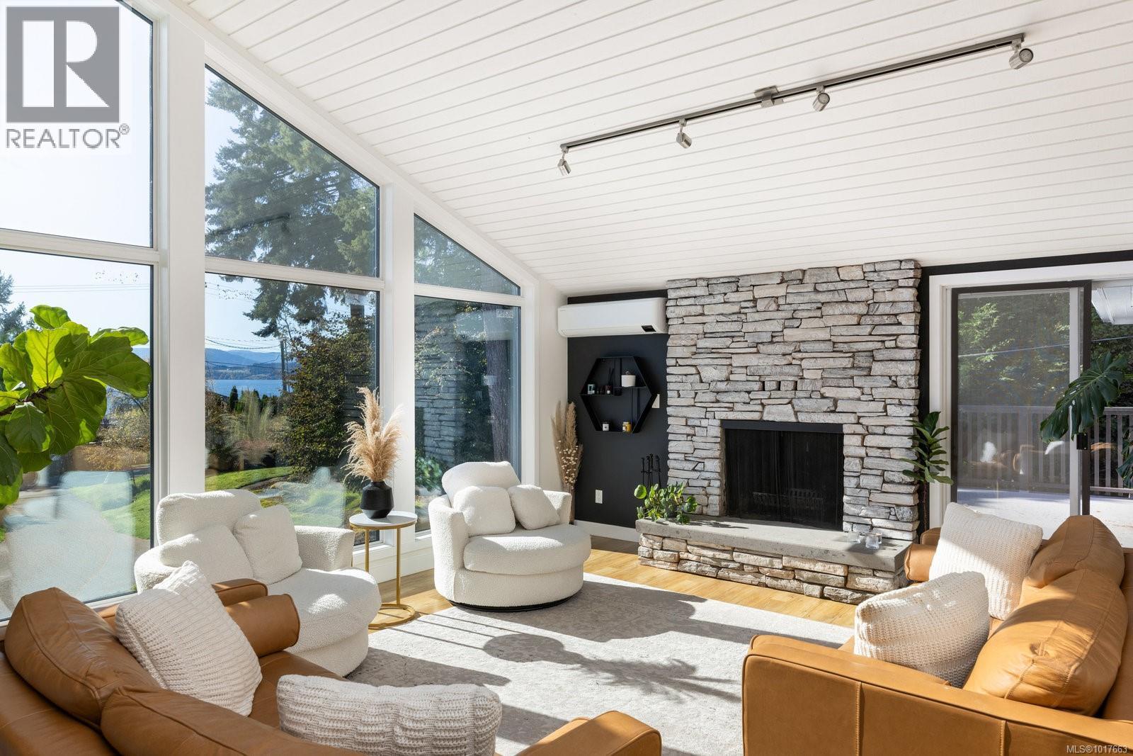  11321 Chalet Road, North Saanich