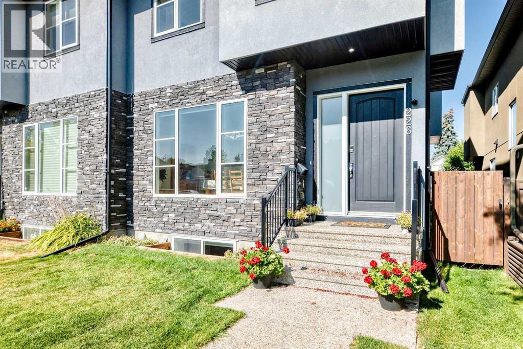 Single Family House for Sale in   Avenue NE Tuxedo Park Calgary 