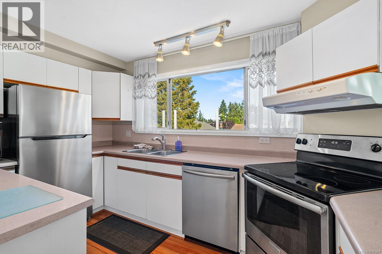  195 Moss Avenue, Parksville