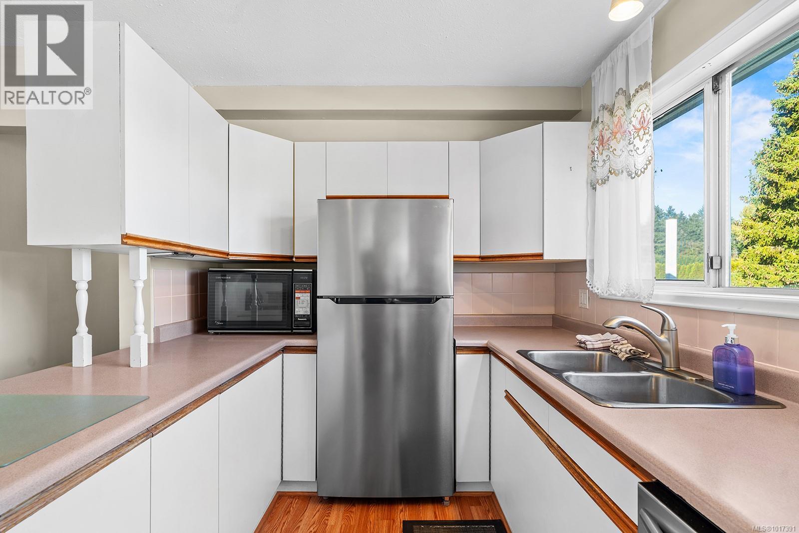  195 Moss Avenue, Parksville