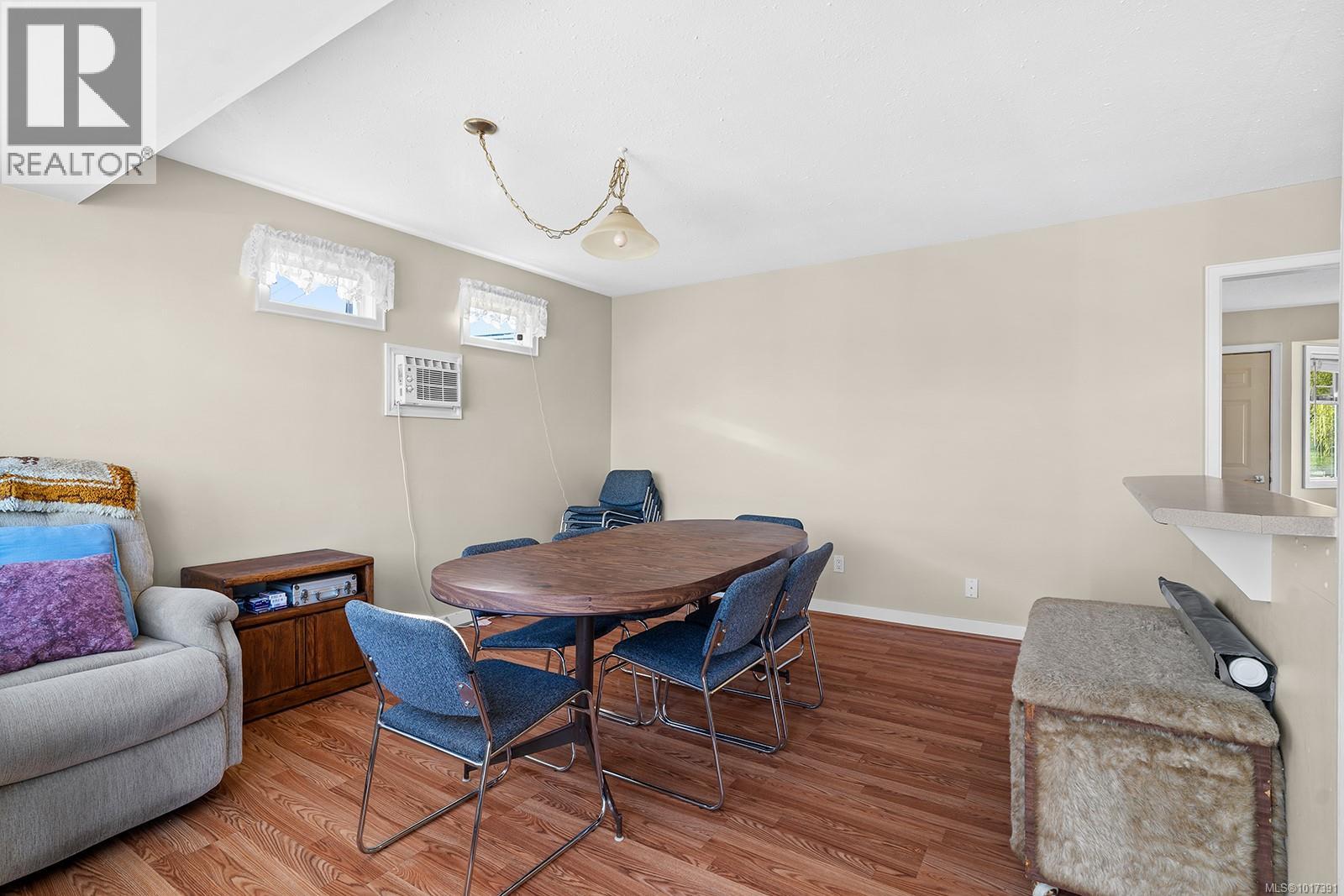  195 Moss Avenue, Parksville