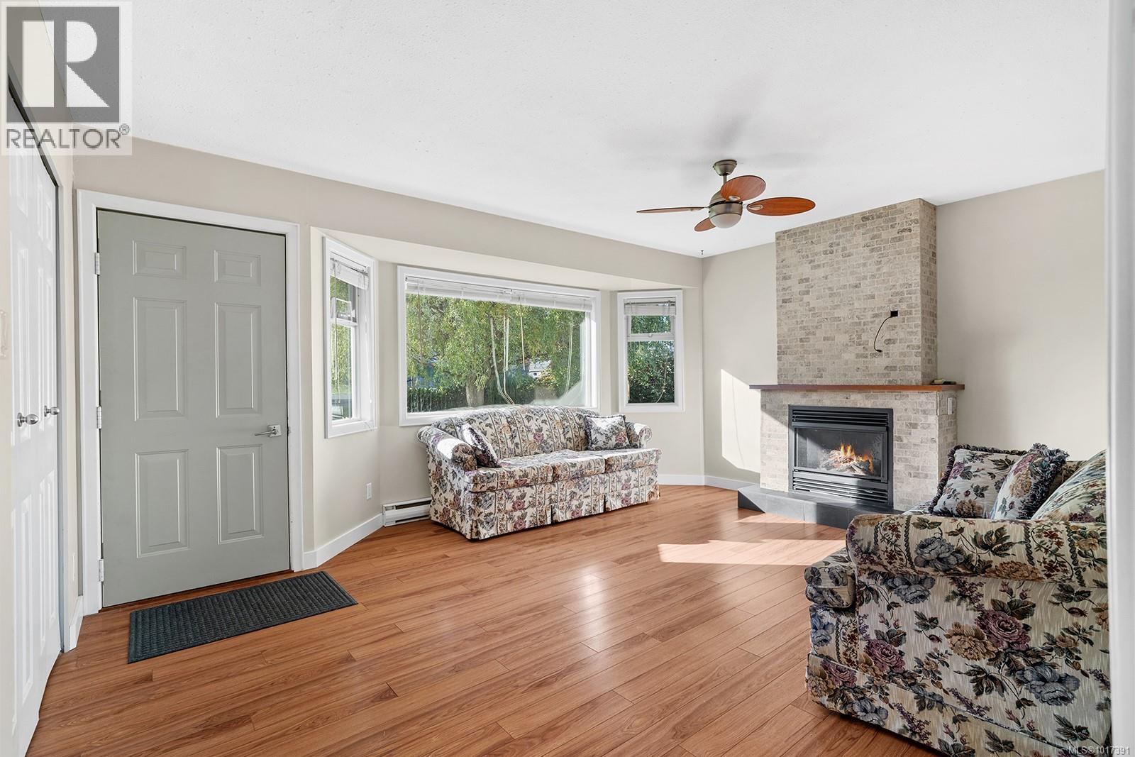  195 Moss Avenue, Parksville