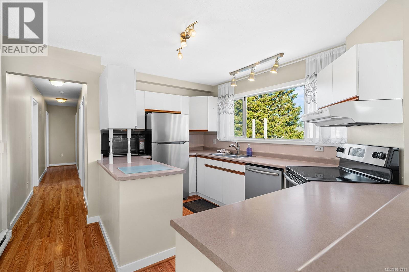  195 Moss Avenue, Parksville