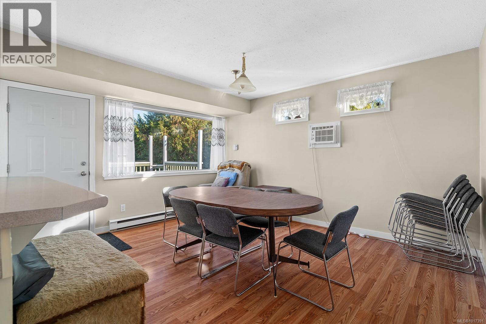  195 Moss Avenue, Parksville