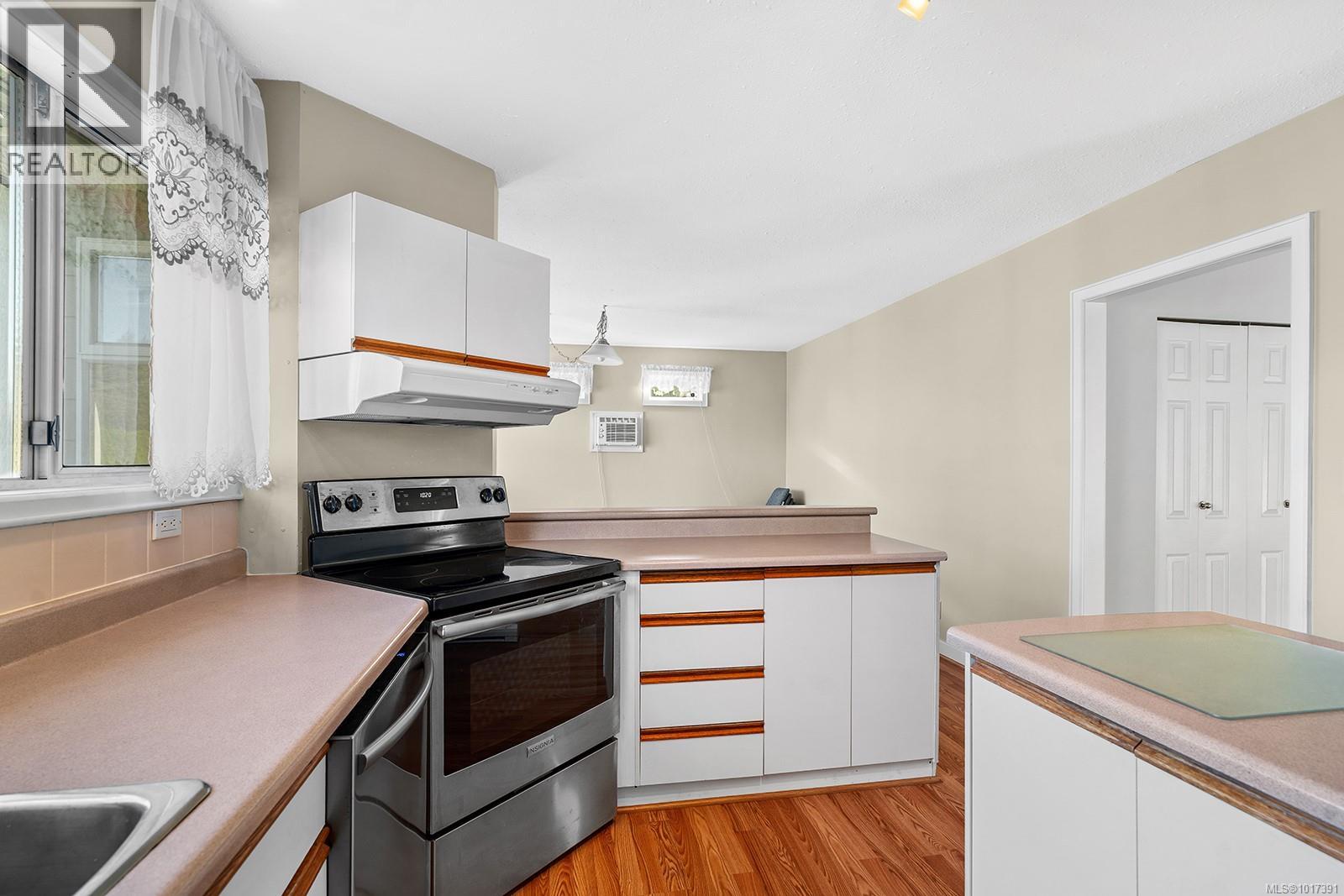  195 Moss Avenue, Parksville