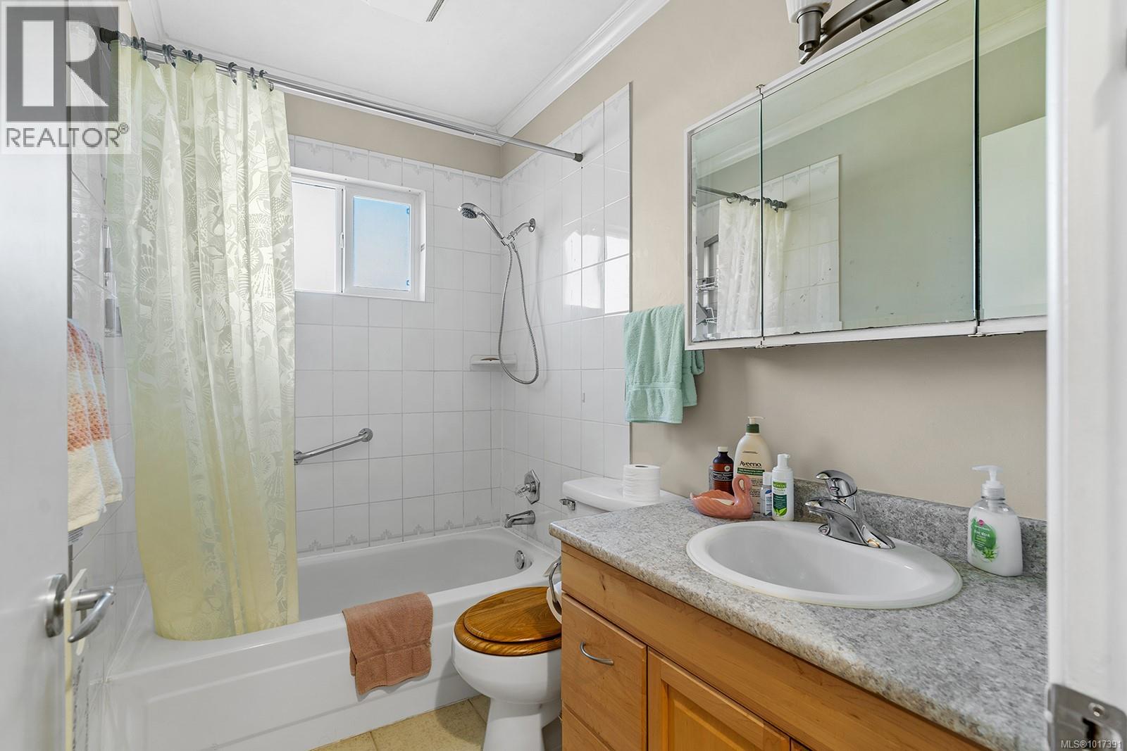  195 Moss Avenue, Parksville