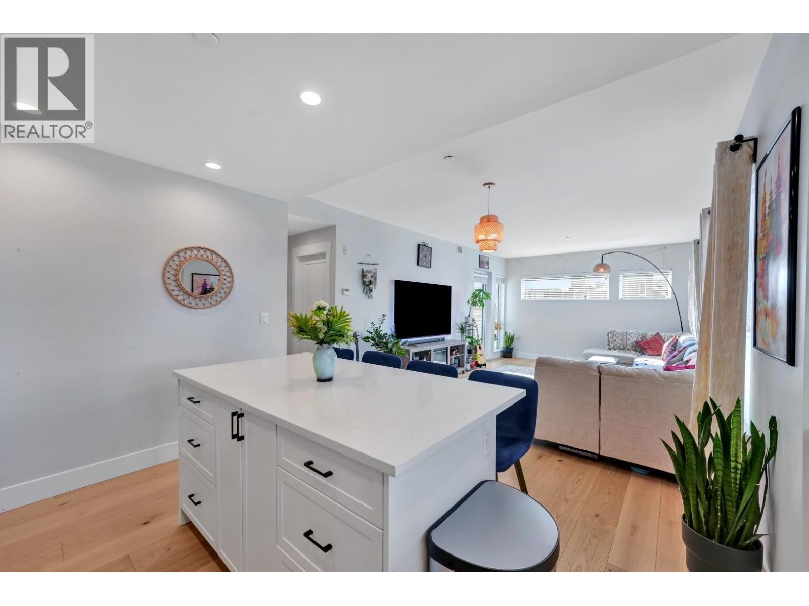 411 22226 BROWN AVENUE, Maple Ridge