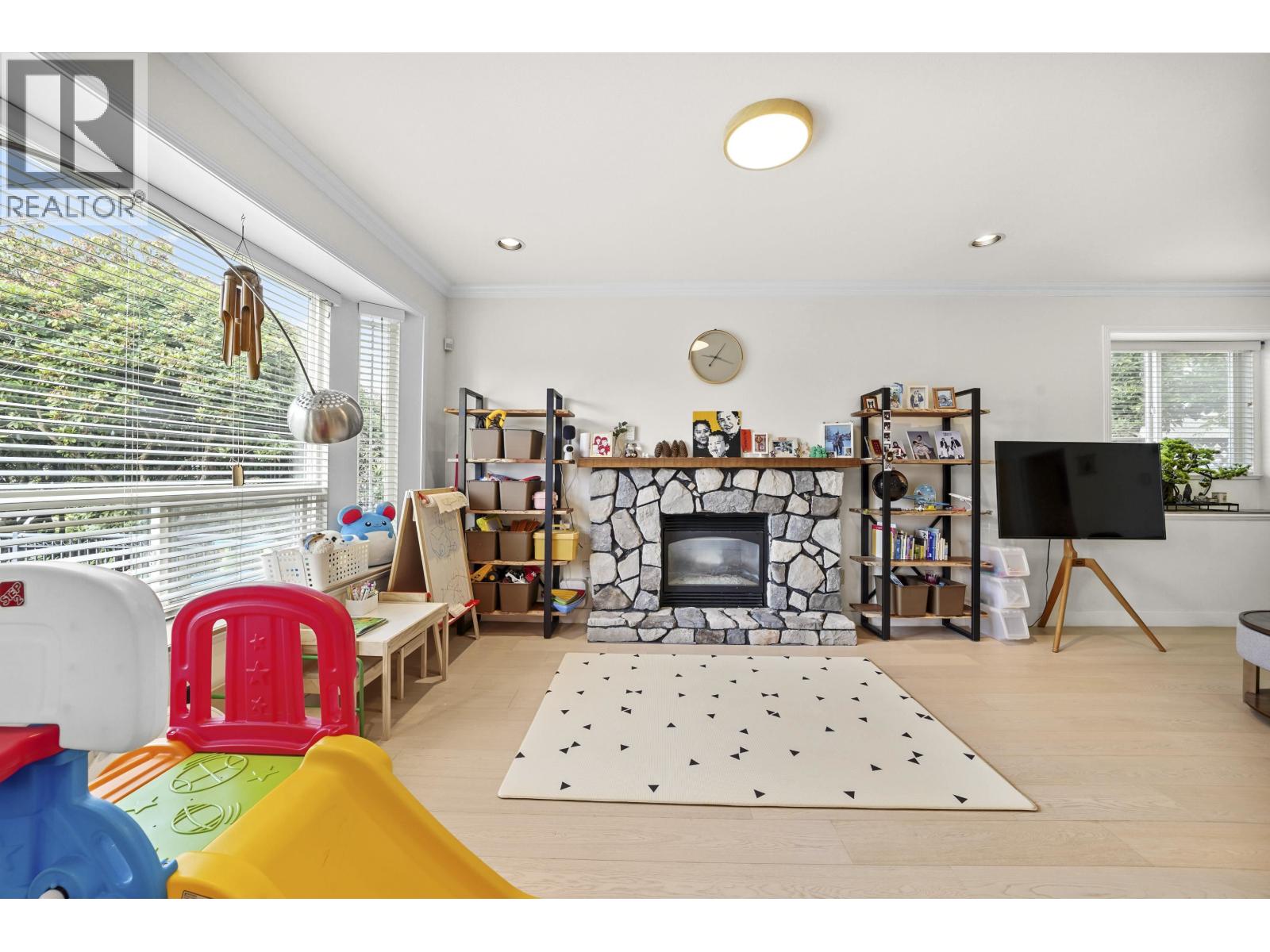 4857 VICTORY STREET, Burnaby