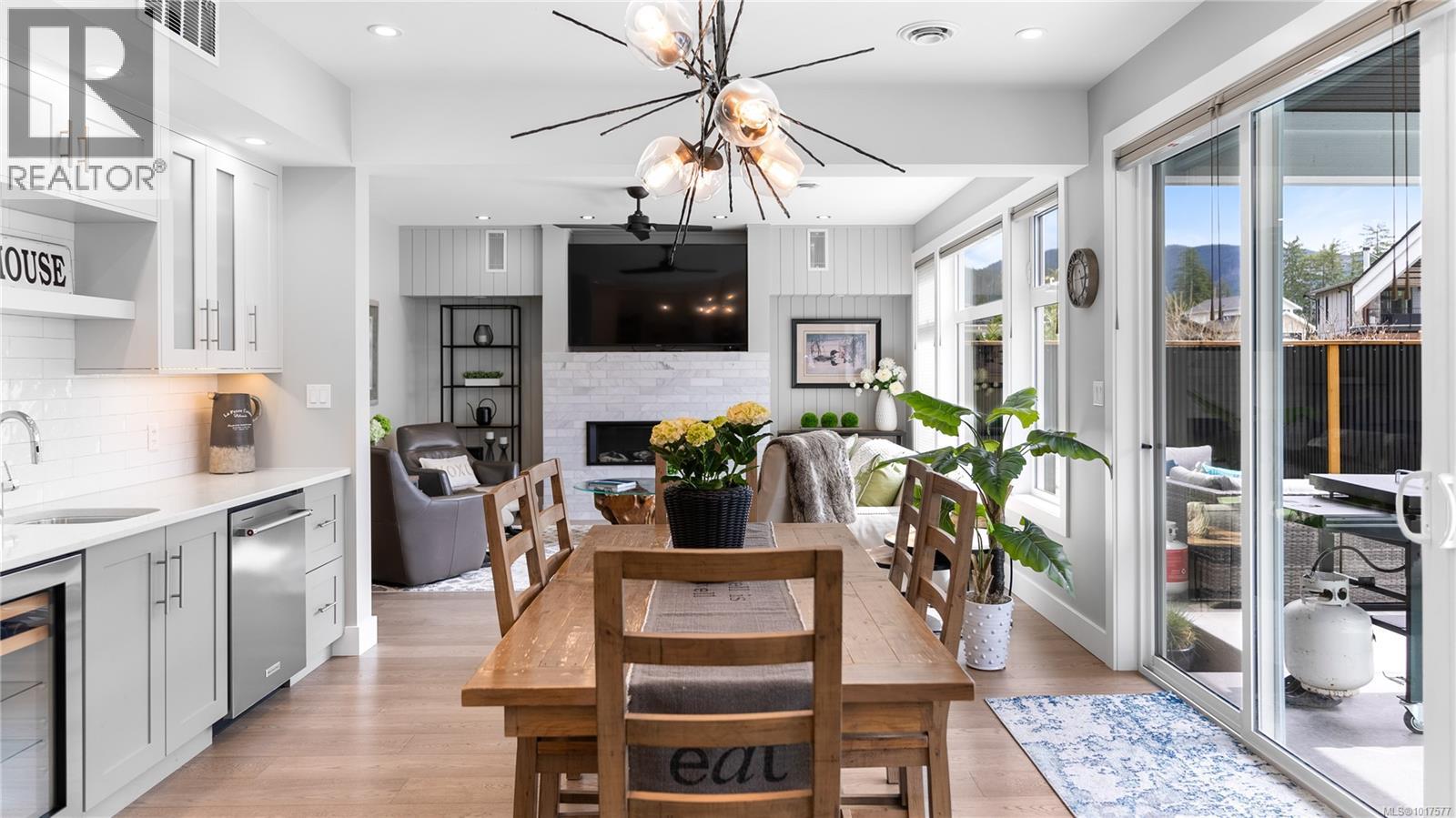  7267 Lakefront Drive, Lake Cowichan