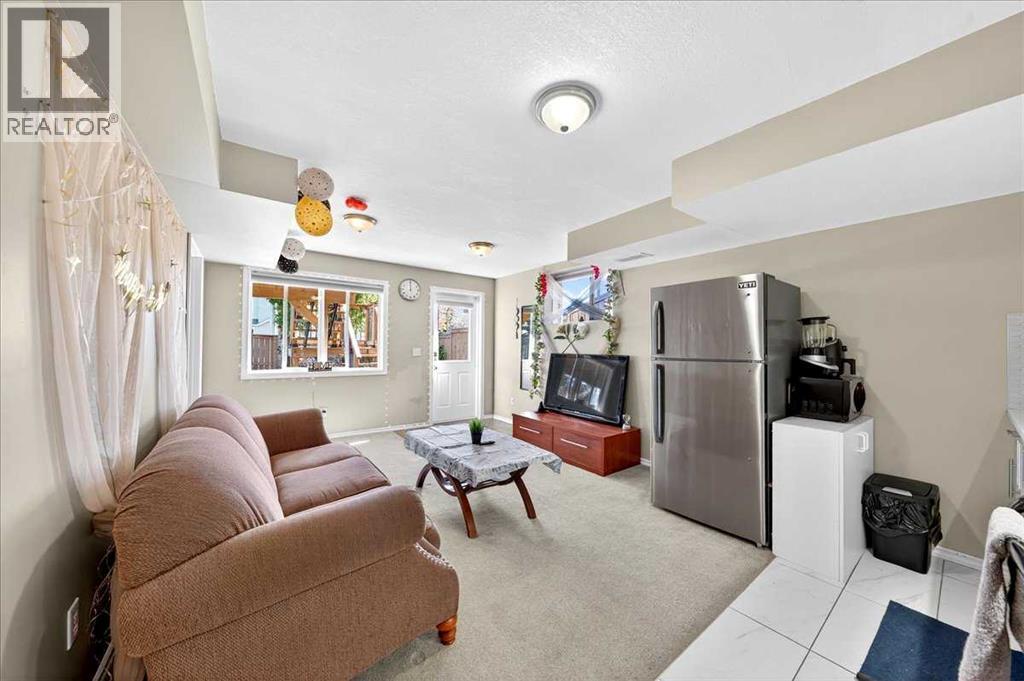 Single Family House Bi-level for Sale in  Citadel Vista Close NW Citadel Calgary 