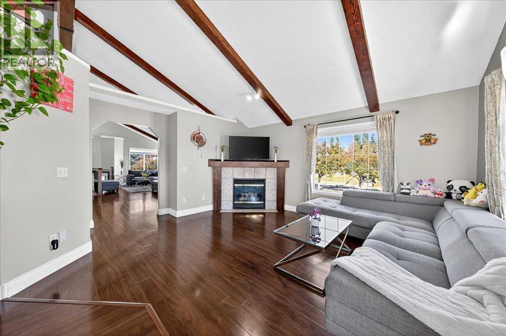 Single Family House Bi-level for Sale in  Citadel Vista Close NW Citadel Calgary 