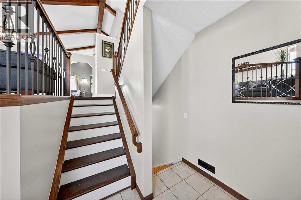 Single Family House Bi-level for Sale in  Citadel Vista Close NW Citadel Calgary 
