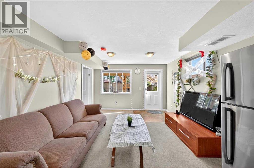 Single Family House Bi-level for Sale in  Citadel Vista Close NW Citadel Calgary 