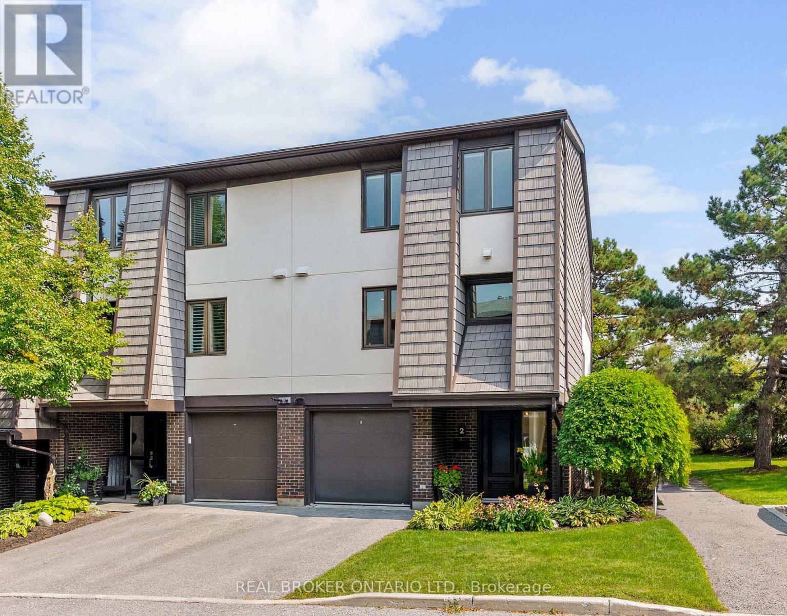 Updated end-unit townhome in Westboro/McKellar!