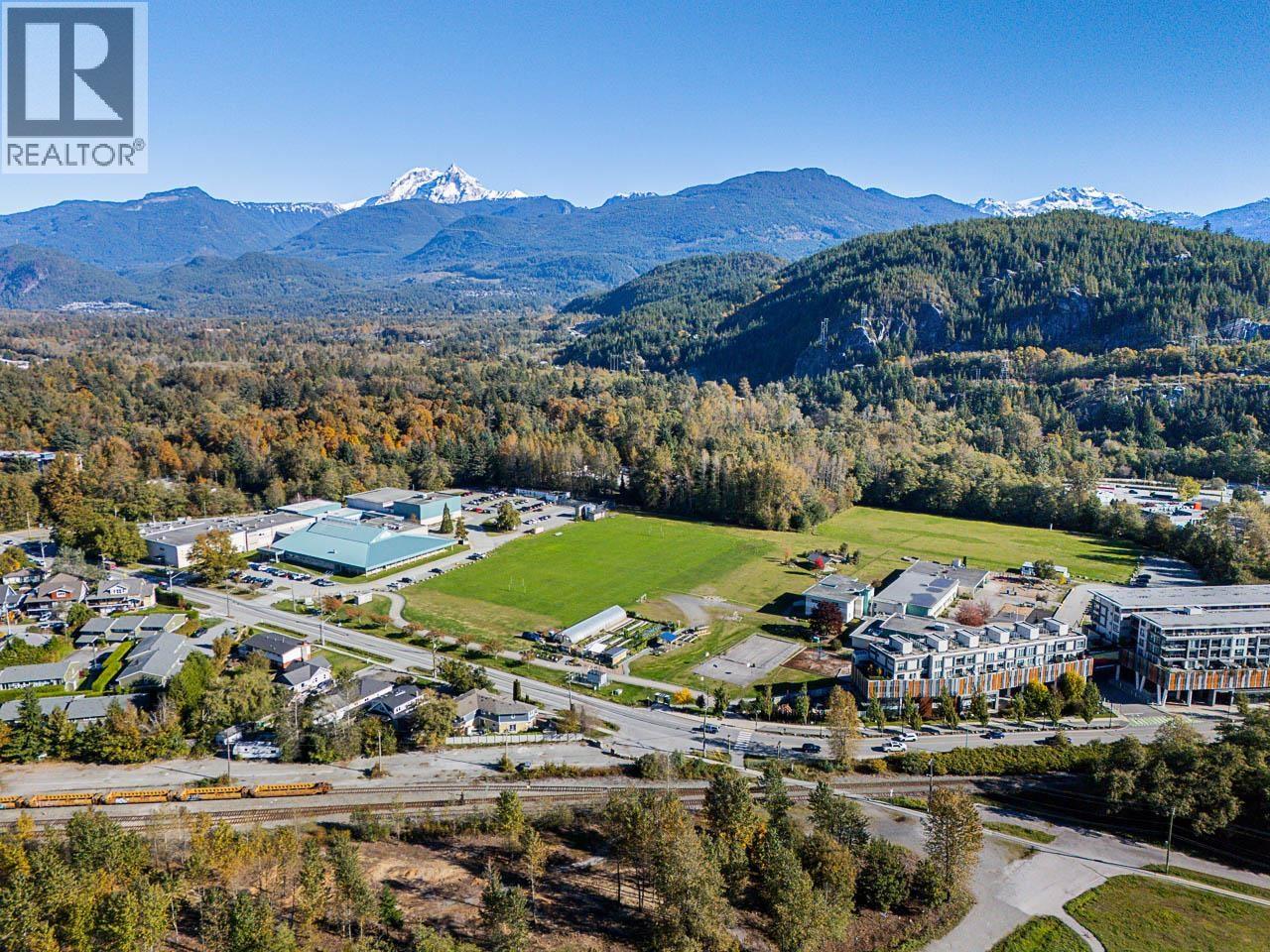 402 1310 VICTORIA STREET, Squamish